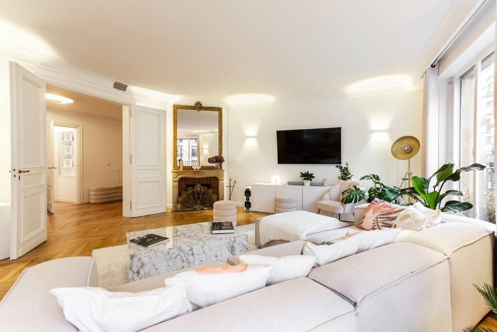 Maison Josephine Stunning Champs-elysees 3 Bedrooms